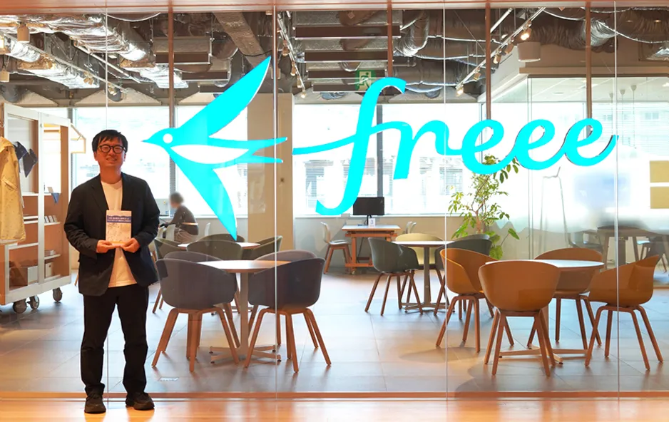 展示会での反応率UP-医療福祉業界DX化4事例を漫画冊子化